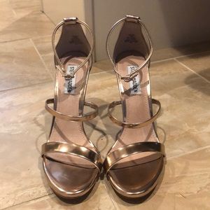 Steve Madden Metallic Rose Gold Feelya Heel